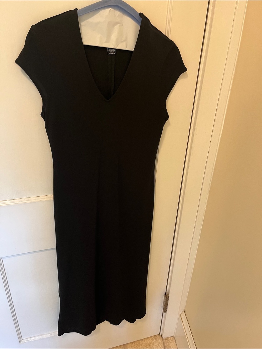 GAP Black V-Neck Cap Sleeve Midi Dress